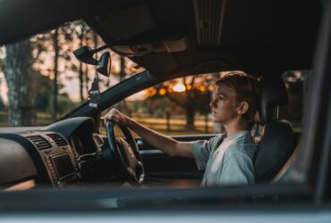 Hogyan változtak a vezetési szokások a Z és az Alfa generációnál?