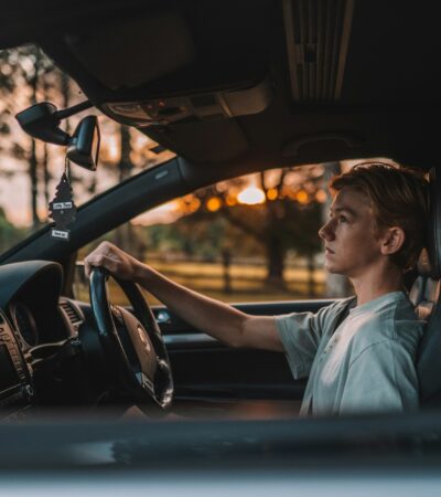 Hogyan változtak a vezetési szokások a Z és az Alfa generációnál?